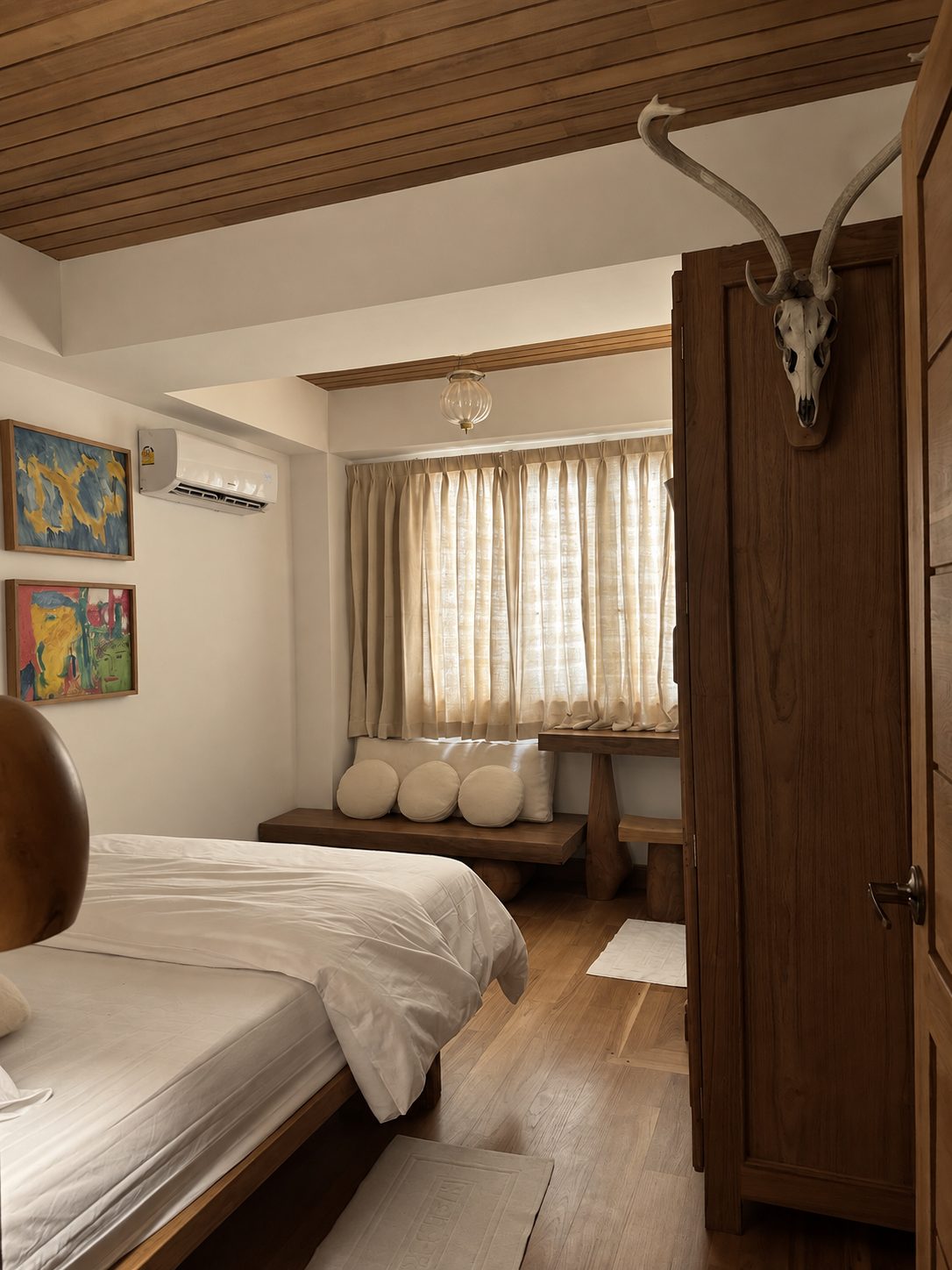 Third bedroom with window seat