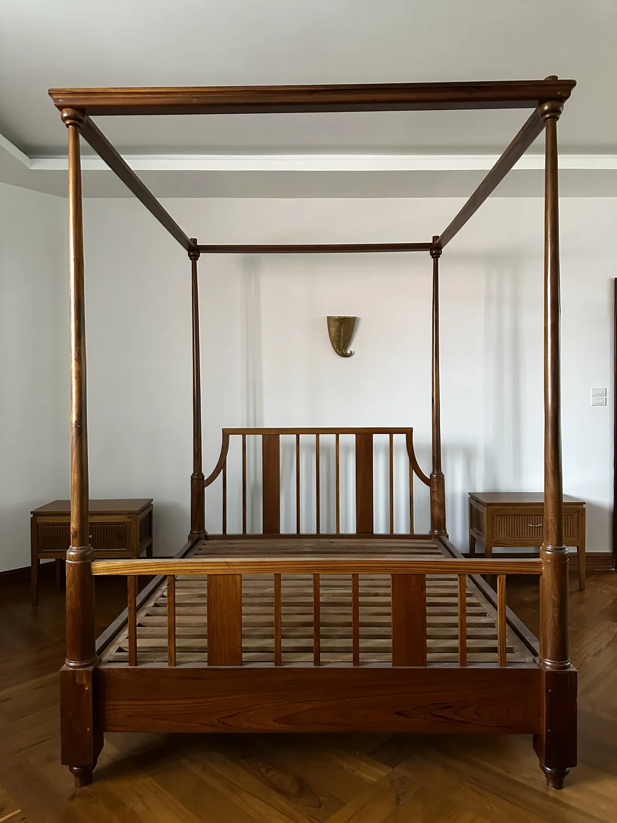 Four-poster bed